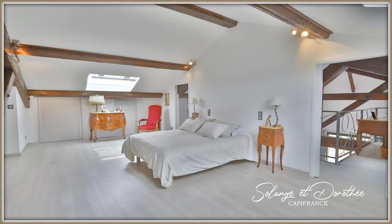 Maison - 325 m² - 8 pièces