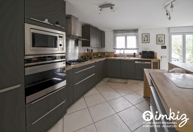 Maison - 180 m² - 7 pièces