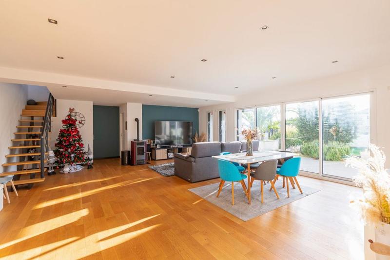 Maison - 136 m² - 4 pièces