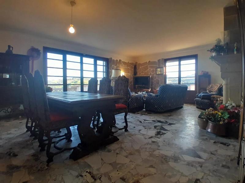 Maison - 264 m² - 8 pièces