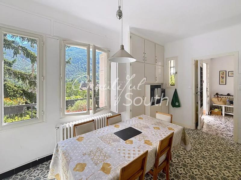 Maison - 200 m² - 9 pièces