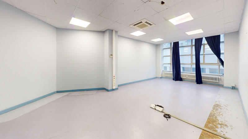 Local d'activité / Entrepôt - 237 m² - 7 pièces