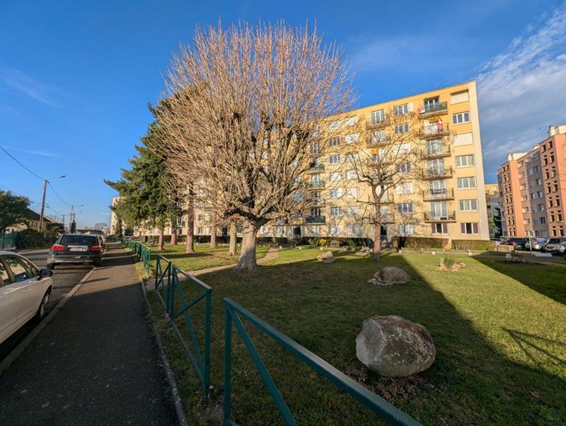 Appartement - 85 m² - 5 pièces