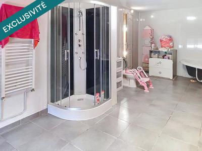 Maison - 216 m² - 8 pièces