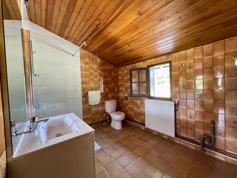 Propriété - 254 m² - 6 pièces