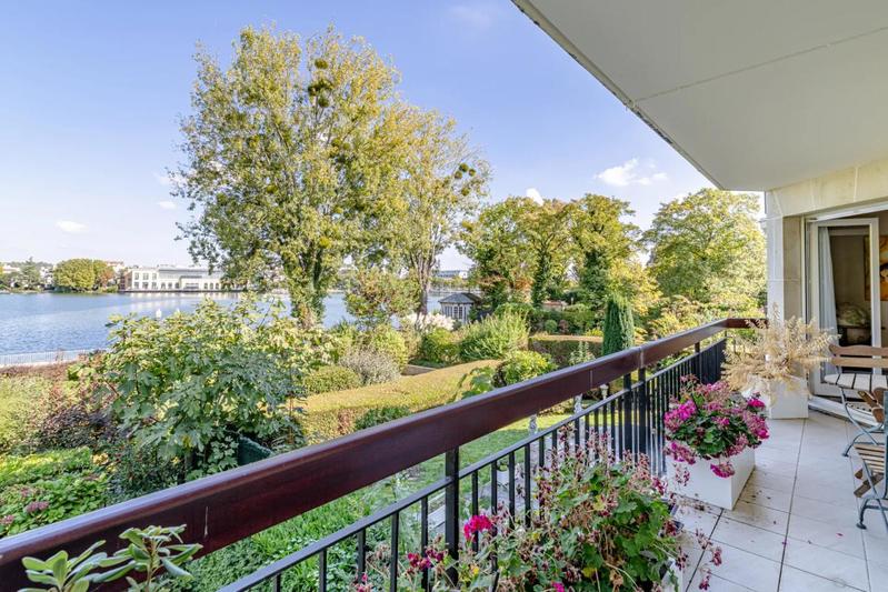 Appartement - 177 m² - 6 pièces