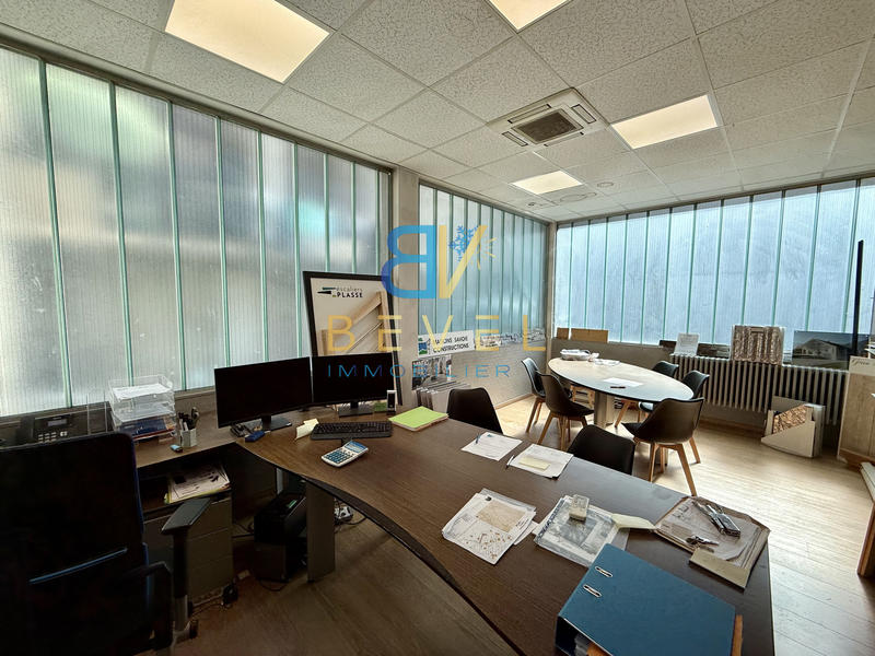 Local commercial - 111 m²