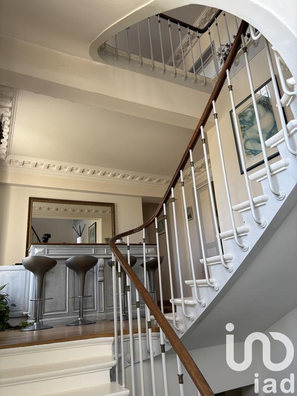 Maison - 455 m² - 12 pièces