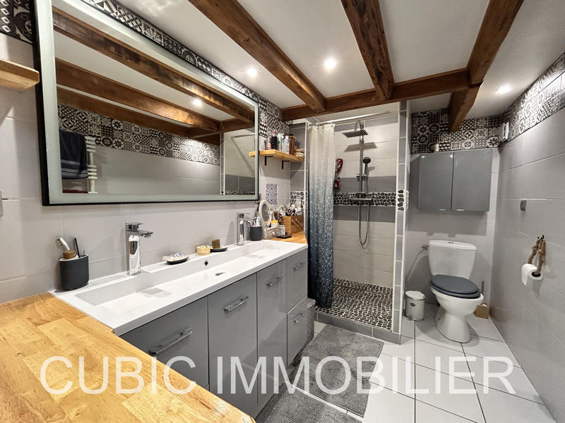 Maison - 202 m² - 5 pièces