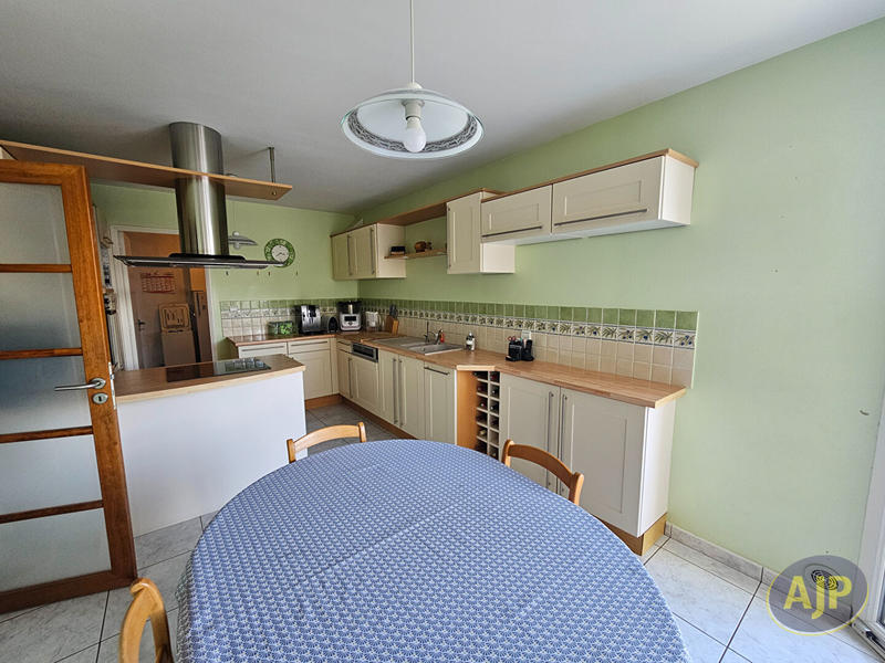 Maison - 240 m² - 6 pièces