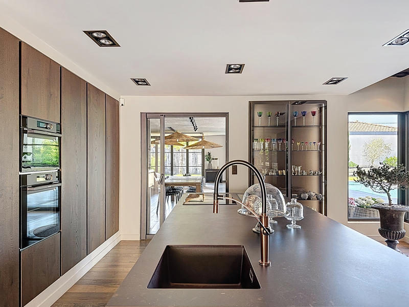 Maison - 243 m² - 8 pièces