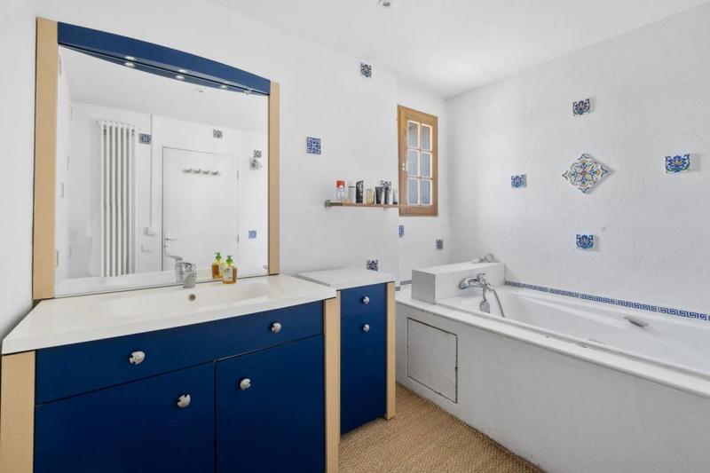 Maison - 450 m² - 13 pièces