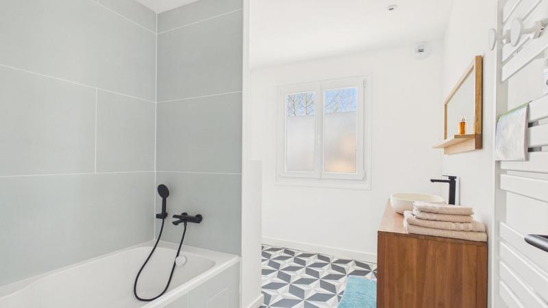 Maison - 325 m² - 7 pièces