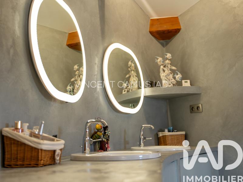 Maison - 270 m² - 7 pièces