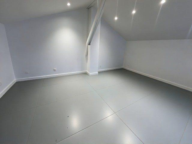 Maison - 222 m² - 10 pièces