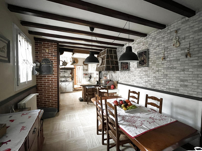 Maison - 230 m² - 8 pièces