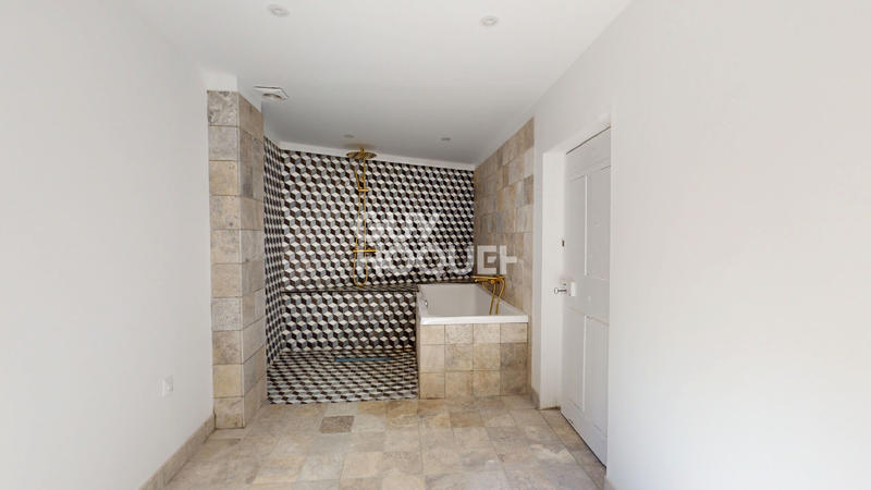 Maison - 180 m² - 7 pièces