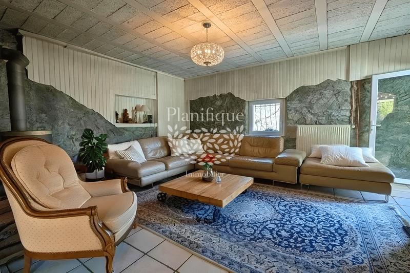 Maison - 240 m² - 5 pièces