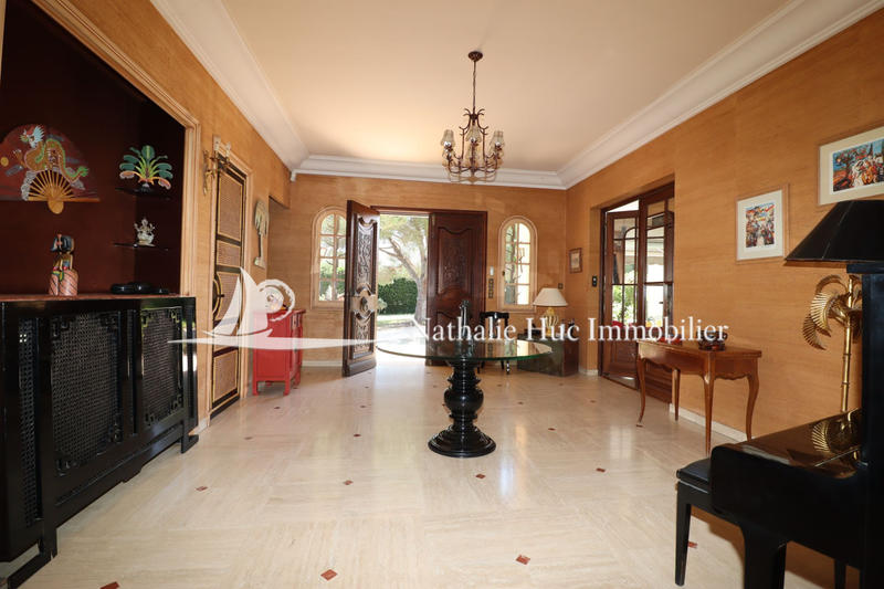 Maison - 280 m² - 8 pièces