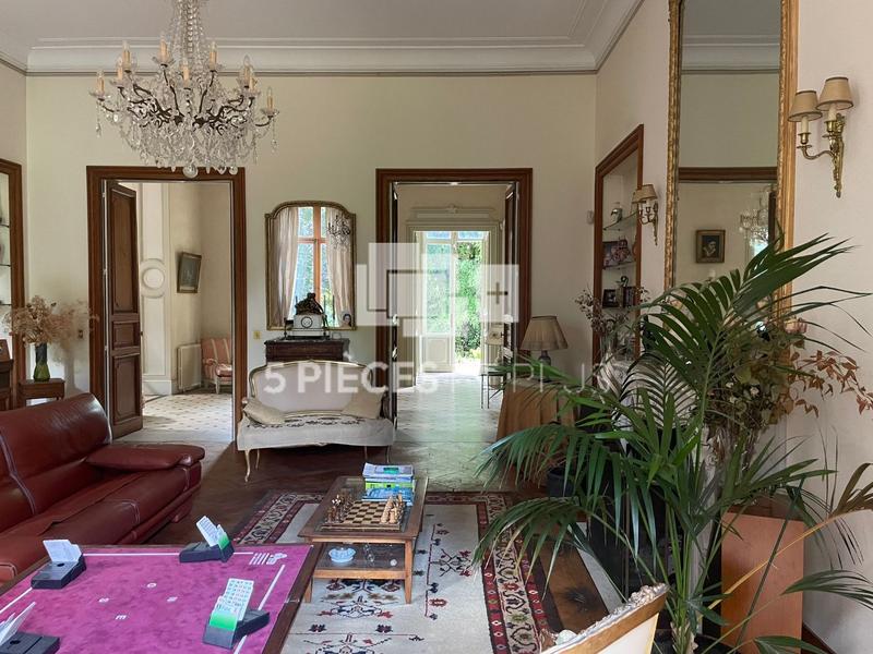 Hôtel particulier - 600 m² - 10 pièces
