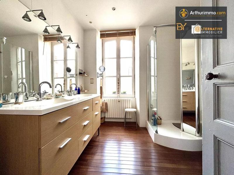 Maison - 228 m² - 7 pièces