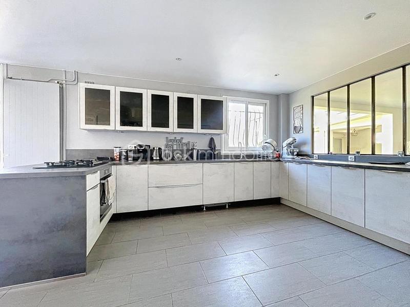 Maison - 188 m² - 8 pièces