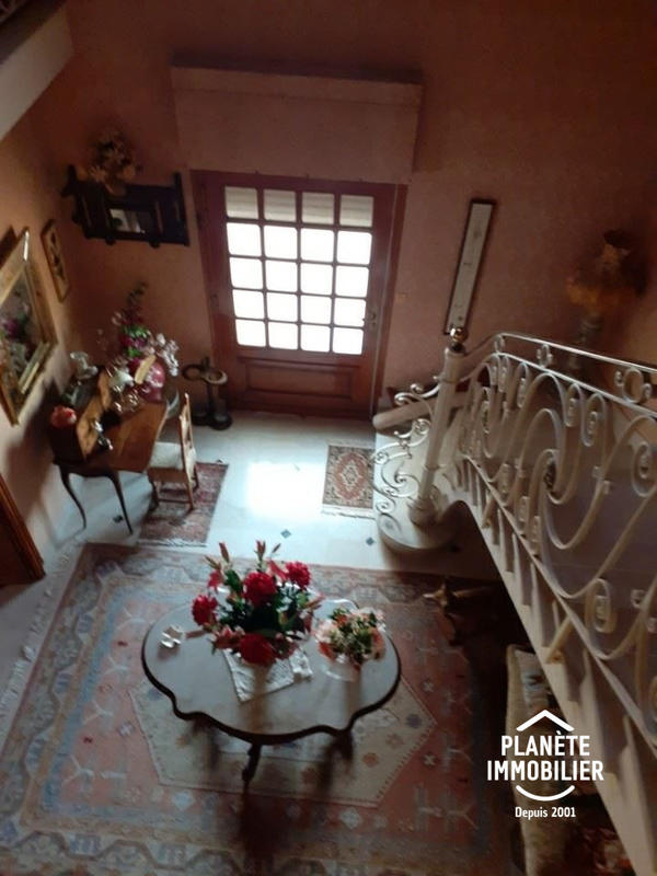 Maison traditionnelle - 250 m² - 13 pièces