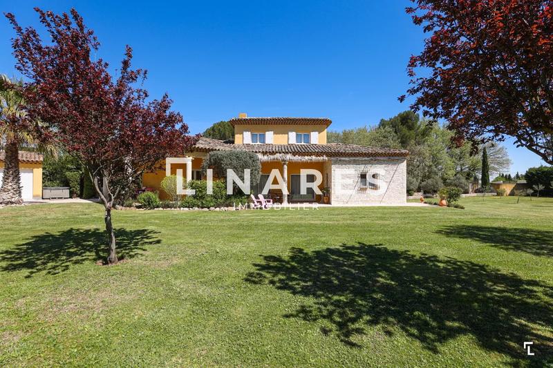 Propriété - 230 m² - 9 pièces