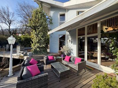 Maison - 230 m² - 6 pièces