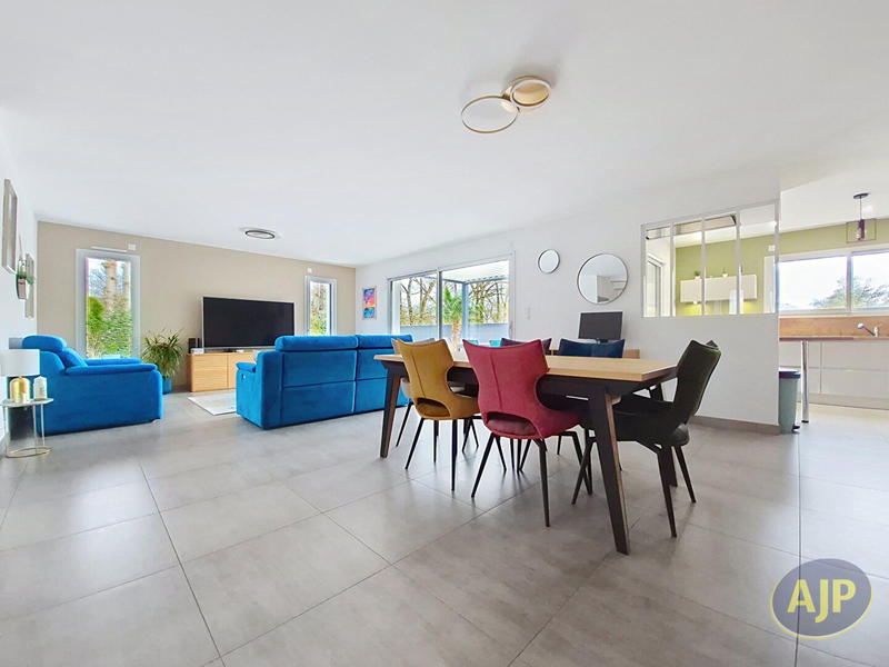 Maison - 142 m² - 6 pièces