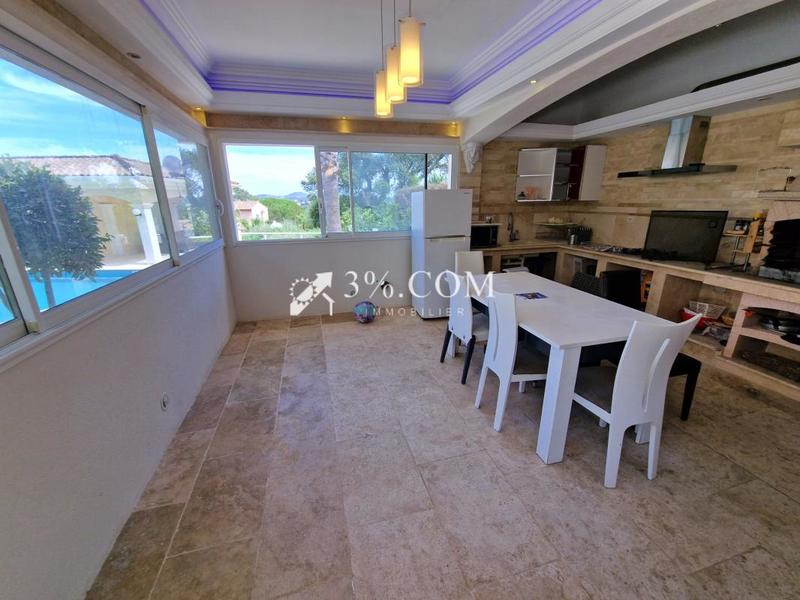 Villa - 300 m² - 15 pièces