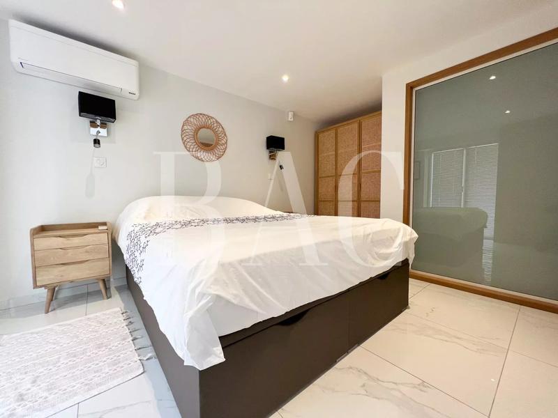 Villa - 270 m² - 8 pièces