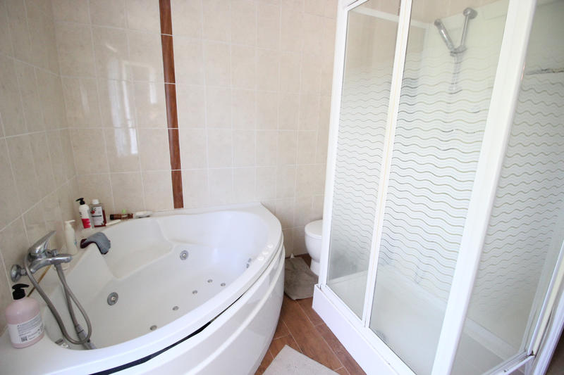 Maison - 180 m² - 7 pièces