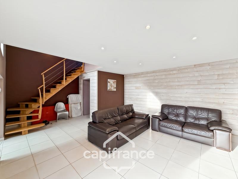 Maison - 298 m² - 10 pièces