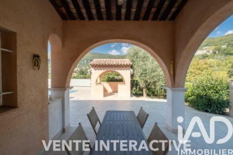 Maison - 240 m² - 5 pièces