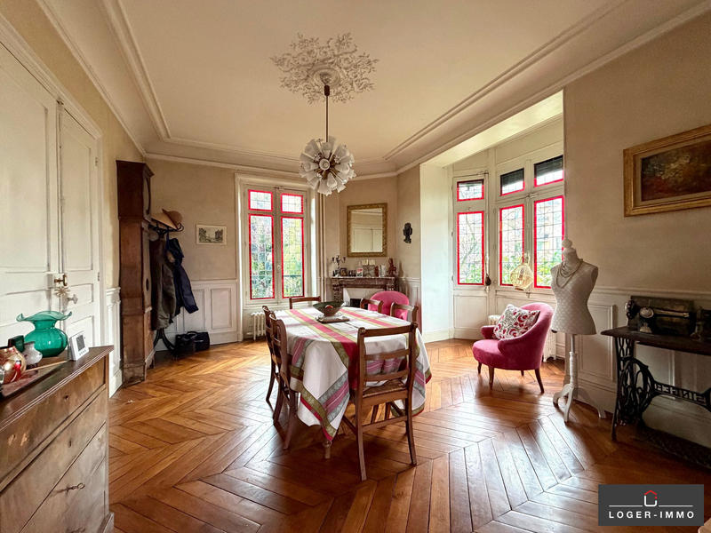 Maison - 210 m² - 10 pièces