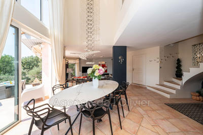 Maison - 227 m² - 7 pièces