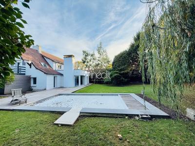 Maison - 180 m² - 6 pièces