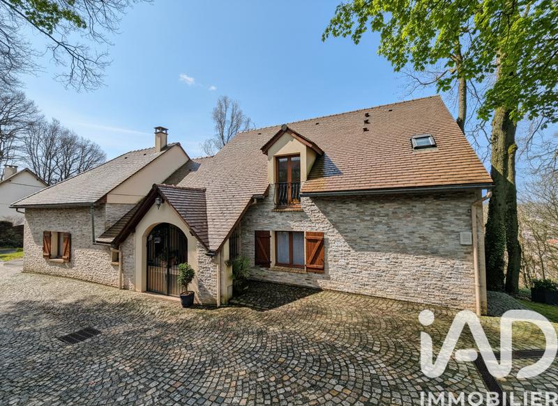 Maison - 215 m² - 7 pièces