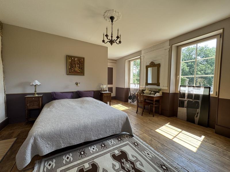 Maison - 250 m² - 6 pièces