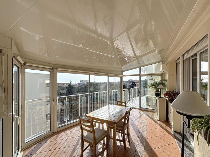 Appartement - 100 m² - 3 pièces