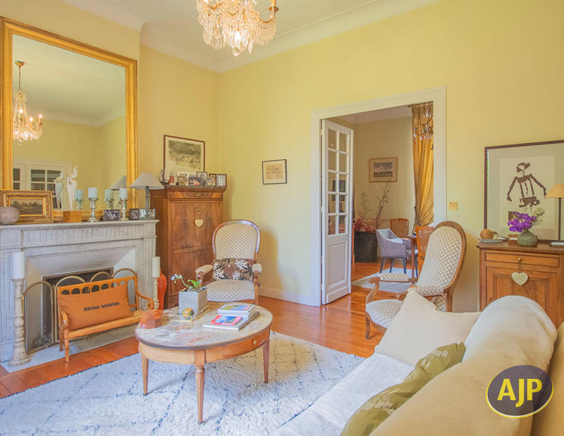 Maison - 207 m² - 10 pièces