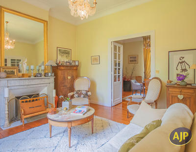 Maison - 207 m² - 10 pièces