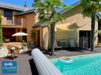 Maison - 208 m² - 8 pièces