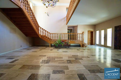 Maison - 435 m² - 8 pièces