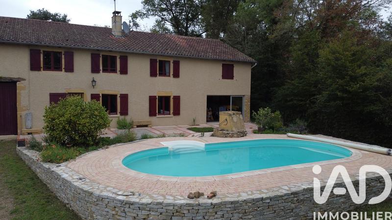 Maison - 241 m² - 9 pièces