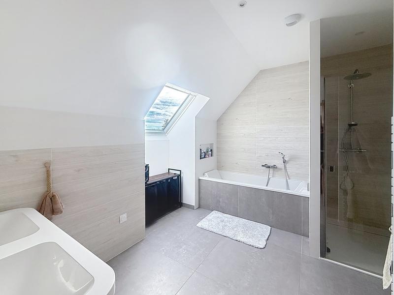 Maison - 204 m² - 6 pièces