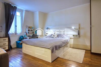 Maison - 220 m² - 9 pièces