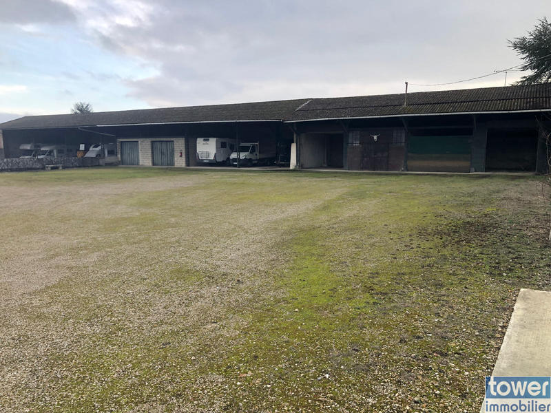 Propriété - 995 m² - 10 pièces