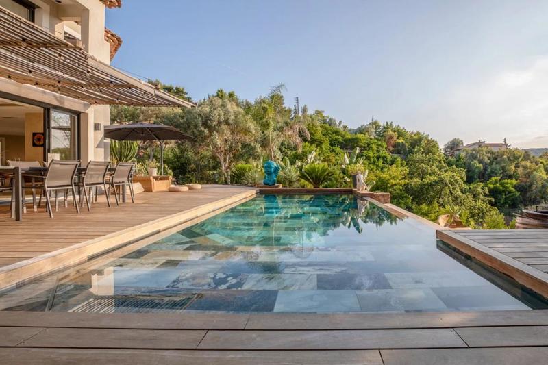 Villa - 222 m² - 9 pièces